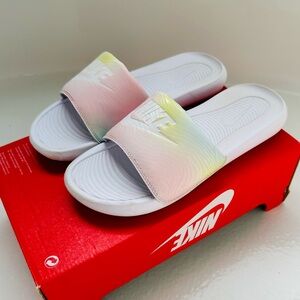 Women's Nike Victori One Slide sandal size 9